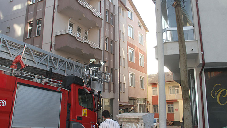 Konya’da evin kapısını açmayan yaşlı çift ekipleri alarma geçirdi