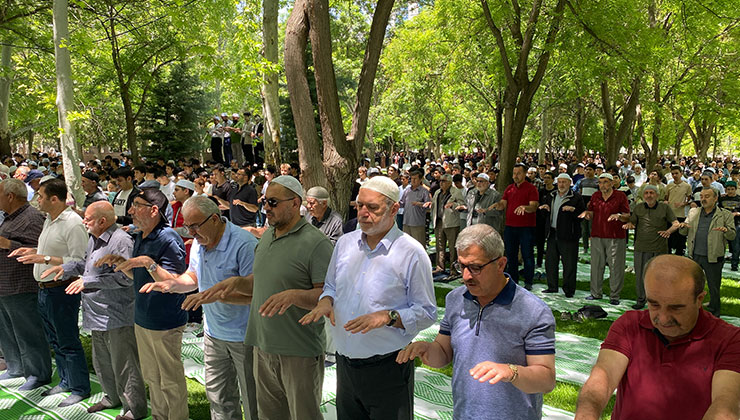 Konya’da Namazgah’ta eller yağmur için semaya kalktı