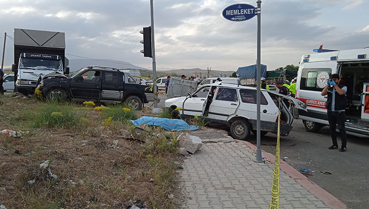 Konya’da otomobil ile kamyonet çarpıştı, yaşlı çift hayatını kaybetti