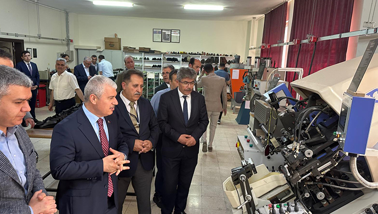 Konya’nın en ucuz ayakkabı kermesini Vali Akın açtı