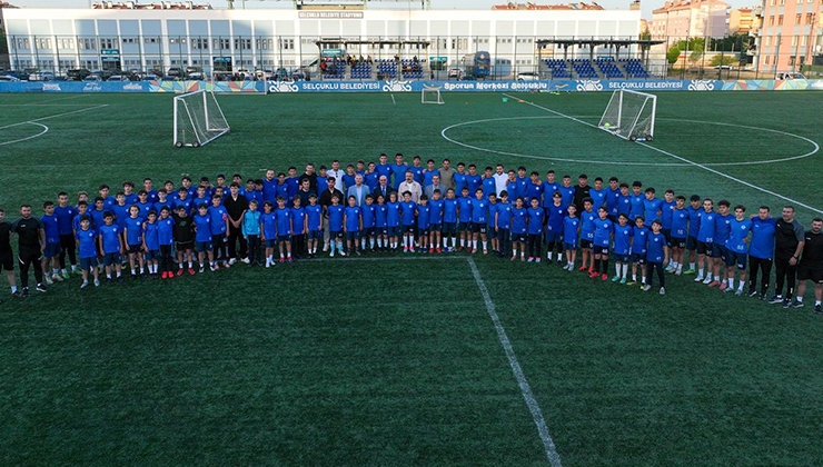 Konyasporlu futbolculardan Selçuklu Belediyespor Kulübü takımlarına moral ziyareti