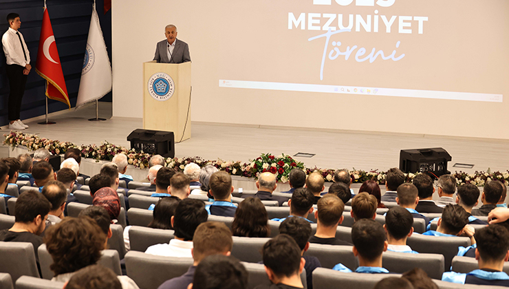 KOS’taki yüksekokul ilk mezunlarını verdi