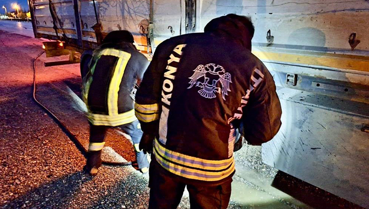 Kulu’da kereste yüklü tırdan dumanlar yükseldi, itfaiye müdahale etti