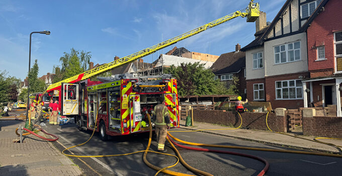 Londra’da evde çıkan yangında 3’ü çocuk, 4 kişi öldü