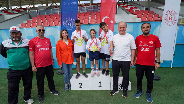 Meram madalyaları topladı