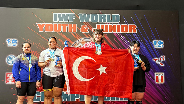 Milli halterci Fatmagül Çevik, dünya şampiyonu
