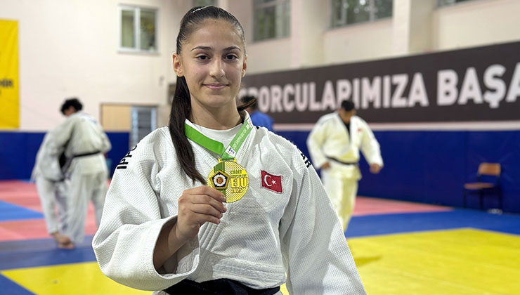 Milli judocu Fatma Zehra Meki, kazandığı altın madalyayı Filistinlilere armağan etti