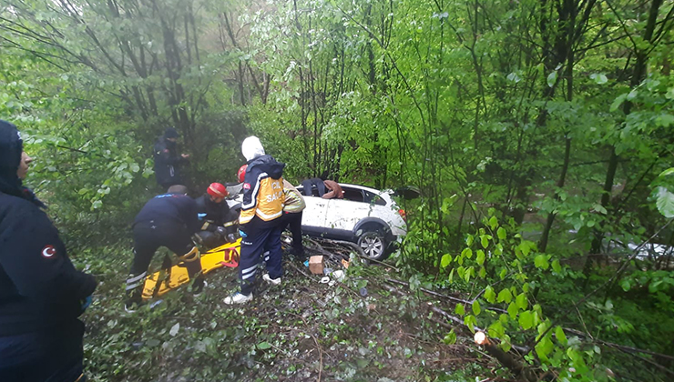 Ormana uçan cipin sürücüsü öldü, 2’si çocuk 3 kişi yaralandı