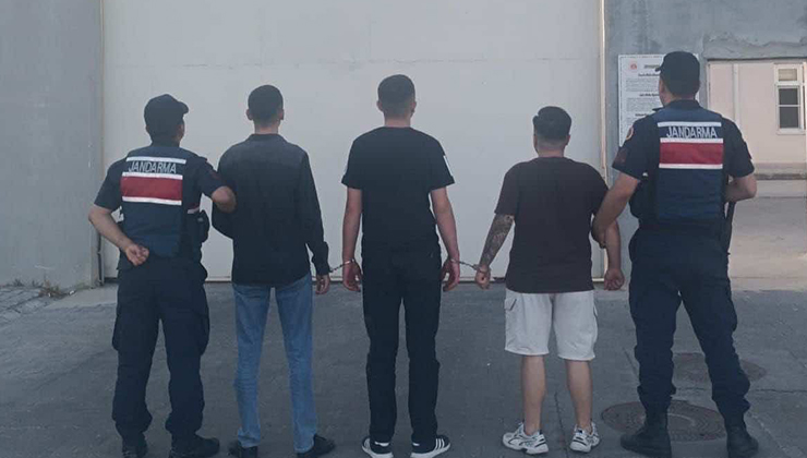 Ormanlık alanda saklanan uyuşturucuları jandarma buldu