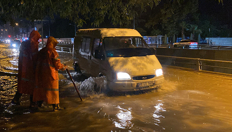 Osmaniye’de sağanak; alt geçitler göle döndü, ev ve iş yerlerini su bastı