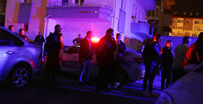 Polisi arayıp, “Bizi dövüyorlar” diye polisleri şikayet etti