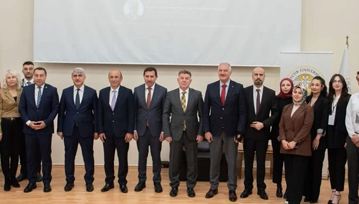 Selahaddin Menteş, Selçuk Üniversitesinde öğrencilerle bir araya geldi
