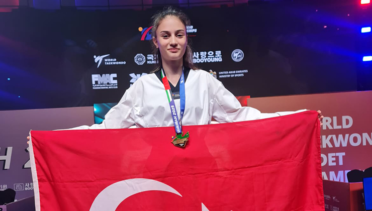 Sena Yılmaz, taekwondoda dünya şampiyonu oldu
