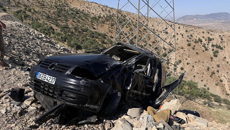 Şırnak’ta kamyonet şarampole devrildi: Aynı aileden 3 kişi öldü, 3 yaralı
