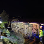 Şoför yolculara para üstü verirken minibüs şarampole yuvarlandı; 9 yaralı