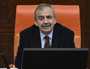TBMM Başkanvekili Sırrı Süreyya Önder hayatını kaybetti
