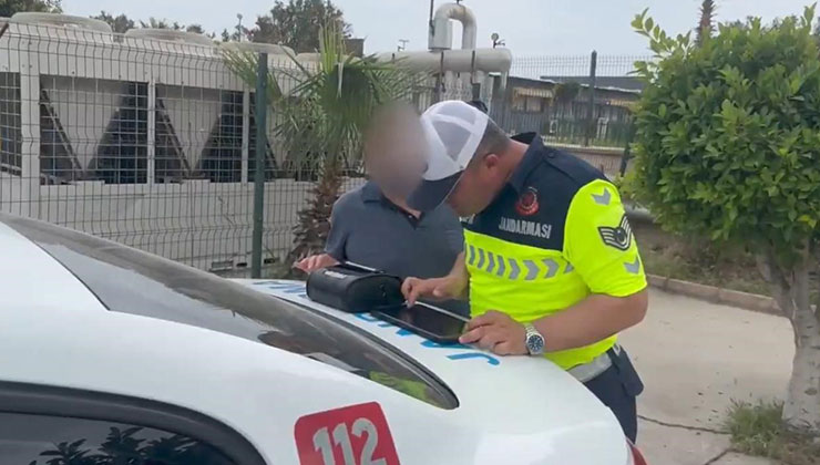 Ters şeritten gitti, sürücü belgesi alındı hastaneye sevk edildi