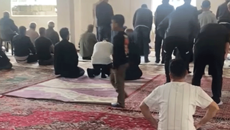 10 yıl sonra ilk namaz: Yarım yamalak camide bayram coşkusu