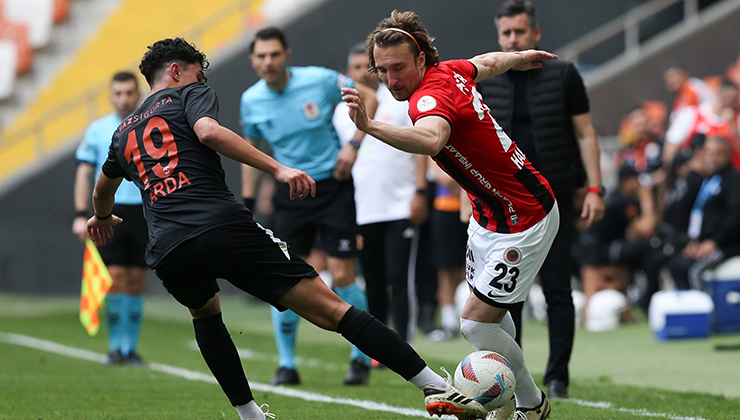 19 İSİM KALESİNİ AVLADI!