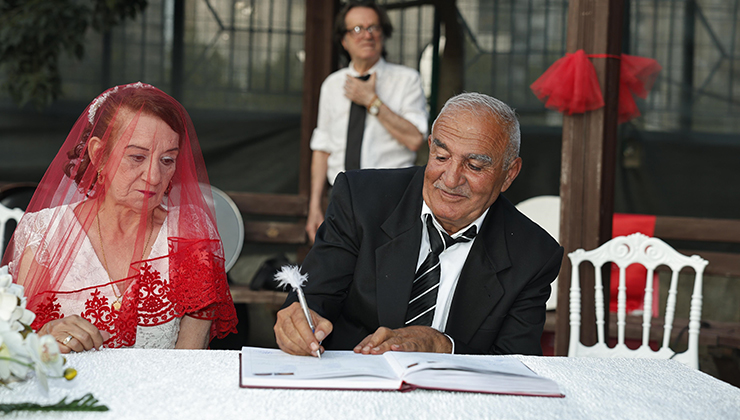Adana’da huzurevinde tanışan çift dünyaevine girdi