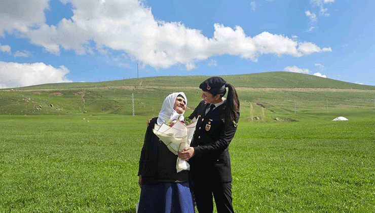 Ağrı’da jandarmadan bayramda şehit ailelerine vefa ziyareti