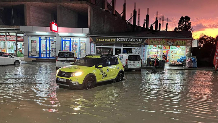 Ağrı’da sağanak yağış etkili oldu
