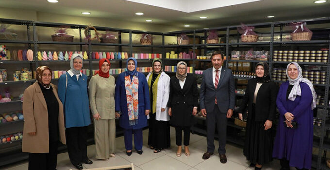 AK Parti Kadın Kolları Genel Başkanı Tuğba Işık’tan atölye Karatay’a tam destek