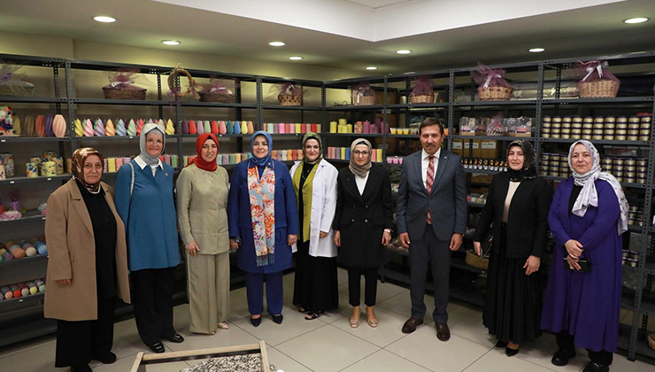 AK Parti Kadın Kolları Genel Başkanı Tuğba Işık’tan atölye Karatay’a tam destek