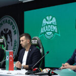 Akademi’de yaprak dökümü