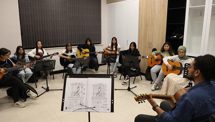 Ali Ulvi Kurucu Gençlik Merkezi’nde yaz dönemi kurs kayıtları başlıyor