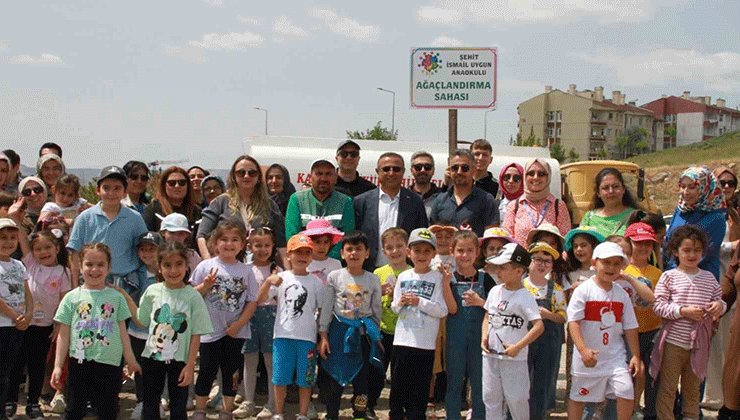Anaokulu öğrencileri 500 fidan dikti