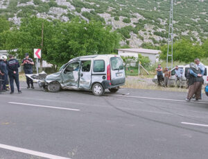 Antalya’da otomobil ile hafif ticari araç çarpıştı: 1 ölü, 3 yaralı
