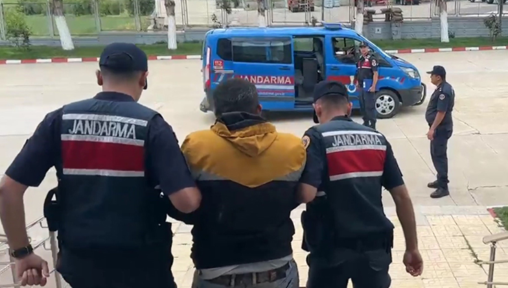 Aranan şahıs, çaldığı traktörle tarlada yakalandı