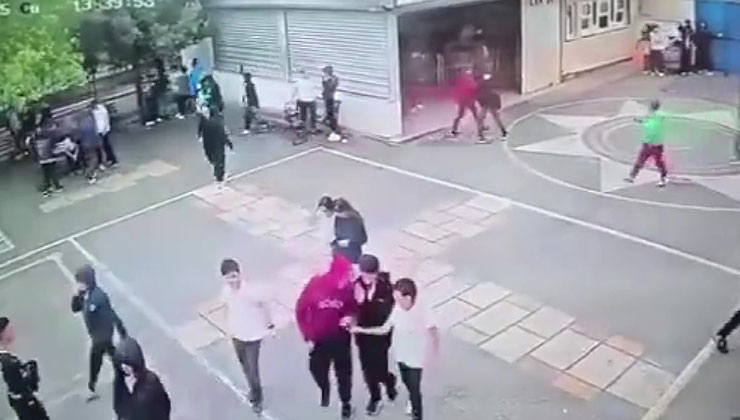 Ataşehir’de camına taş atılmasına sinirlenen kadın, okulun bahçesindeki çocuğa saldırdı