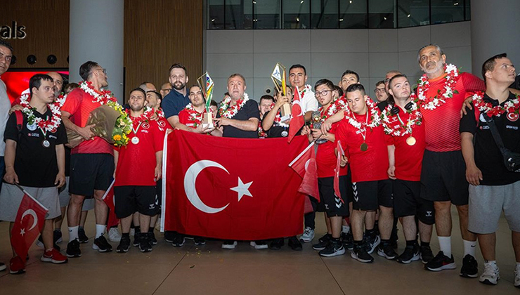 Avrupa Şampiyonası’nda ikinci olan özel sporcular, yurda döndü