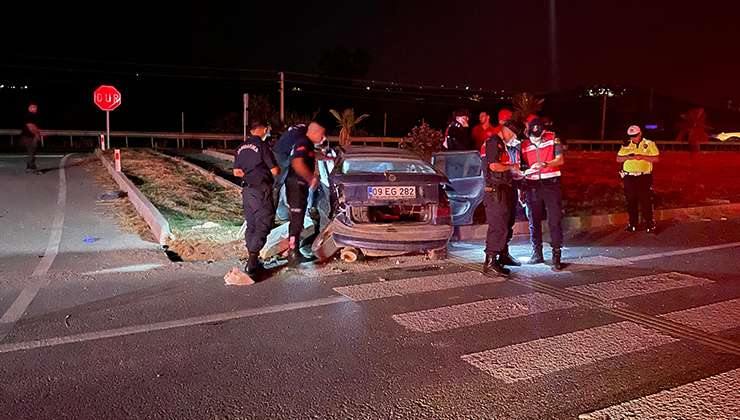 Aydın’da 2 otomobil çarpıştı: 2 ölü, 3 yaralı
