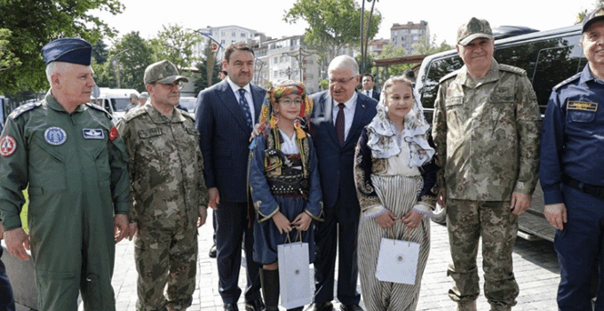 Bakan Güler, Kurban Bayramı’nda Mehmetçikle bir araya geldi