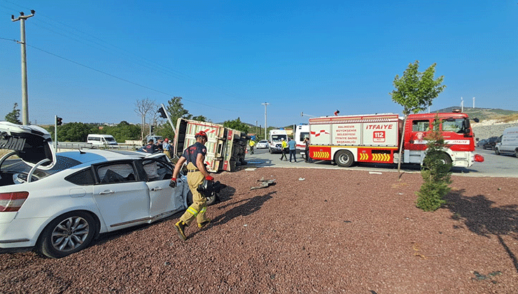 Balıkesir’de kamyon ile otomobil çarpıştı: 1 ölü, 1 yaralı