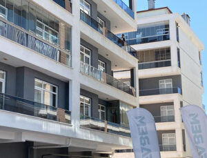 Balkona çıkan kişi, bıçakla kendini yaraladı