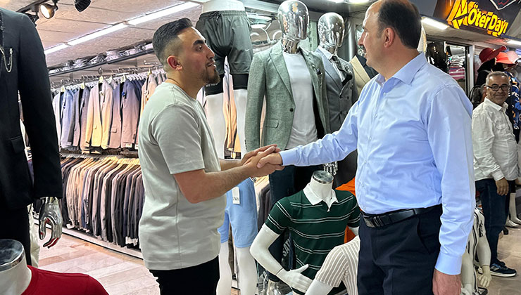 Başkan Altay bayram alışverişine çıkan Konyalıları ziyaret etti