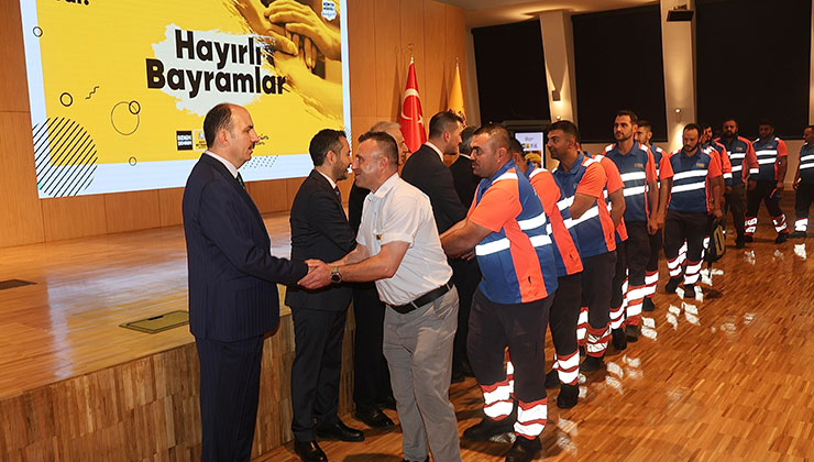Başkan Altay Büyükşehir çalışanlarıyla bayramlaştı: “Görevimiz Konya’yı Türkiye’nin en güzel şehri yapmak”