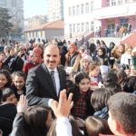 Başkan Altay karne heyecanı yaşayan öğrencileri tebrik etti