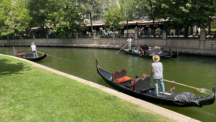 Bayramda Eskişehir’e gelen turistler gondol seferlerini yoğunlaştırdı