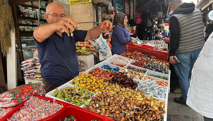 Bayramı öncesi şekerlere ve çikolatalara büyük ilgi