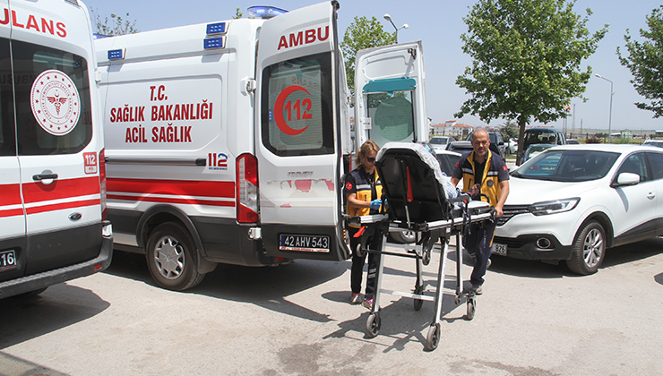 Beyşehir’de otomobil devrildi: 4 yaralı