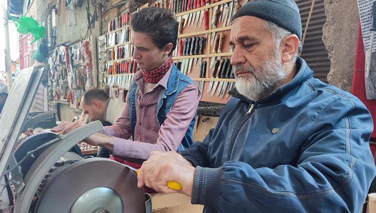 Bilenmeyen bıçak hem kurbana hem de kesene zarar veriyor