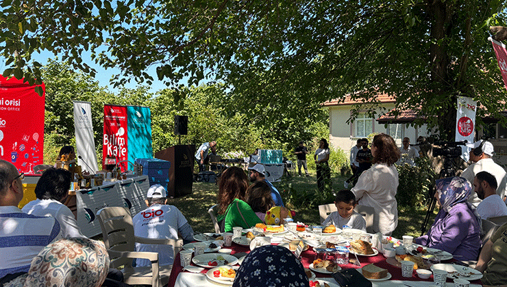 ‘Bilim Kafe’, üniversite hocaları ve vatandaşları buluşturdu