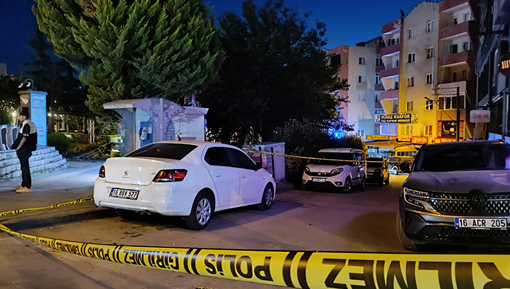 Bursa’da park halindeki otomobil kurşunlandı