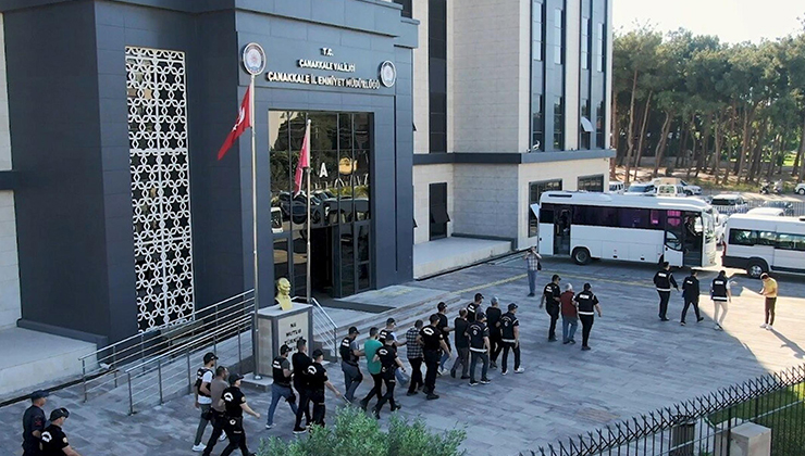 Çanakkale’de göçmen kaçakçılığı yapan suç örgütü çökertildi; 23 tutuklama