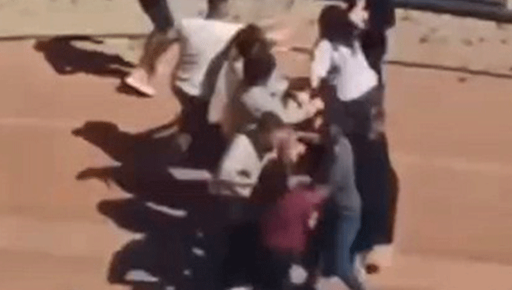 Çocukların kavgasına aileler karıştı: Kadınlar saç baş birbirine girdi